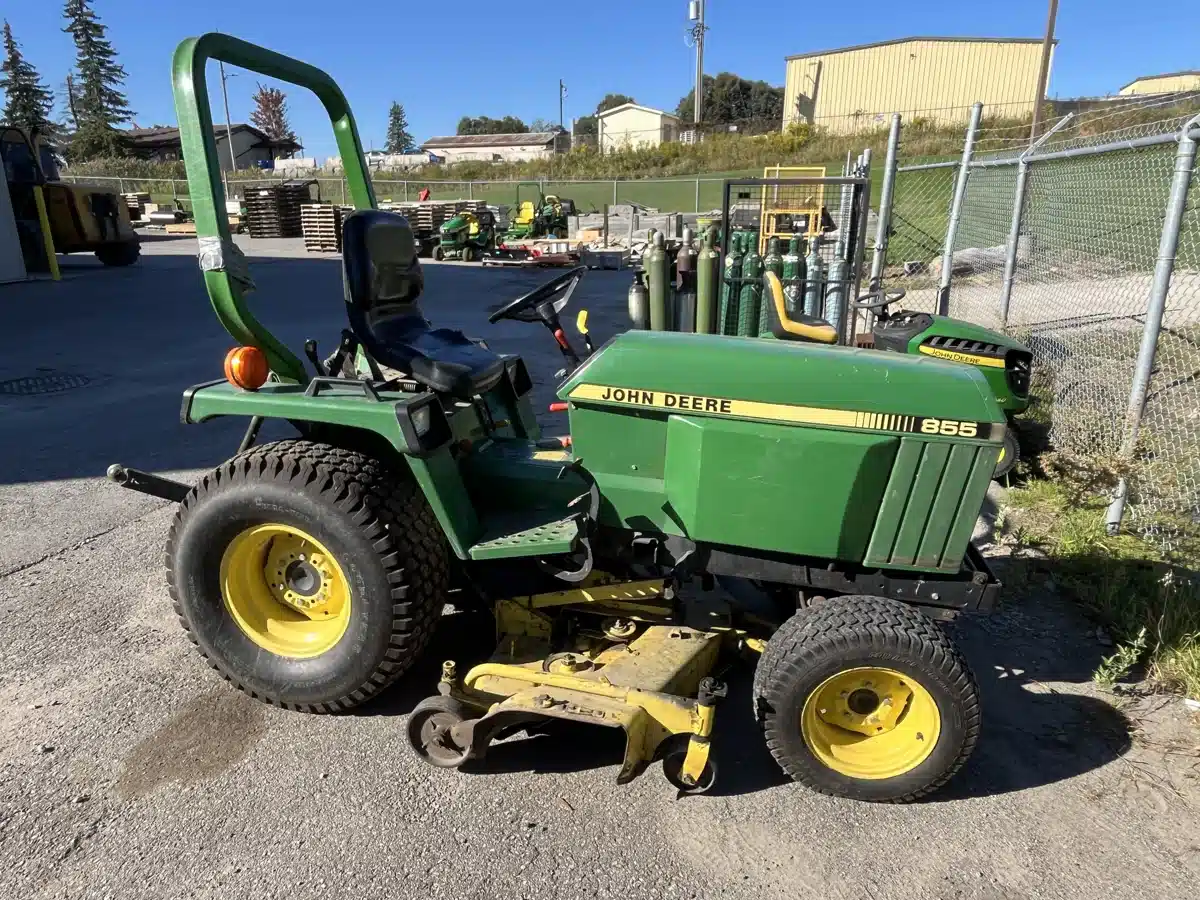 Photo de la Galerie 1 pour 1986 John Deere 855 Tracteur