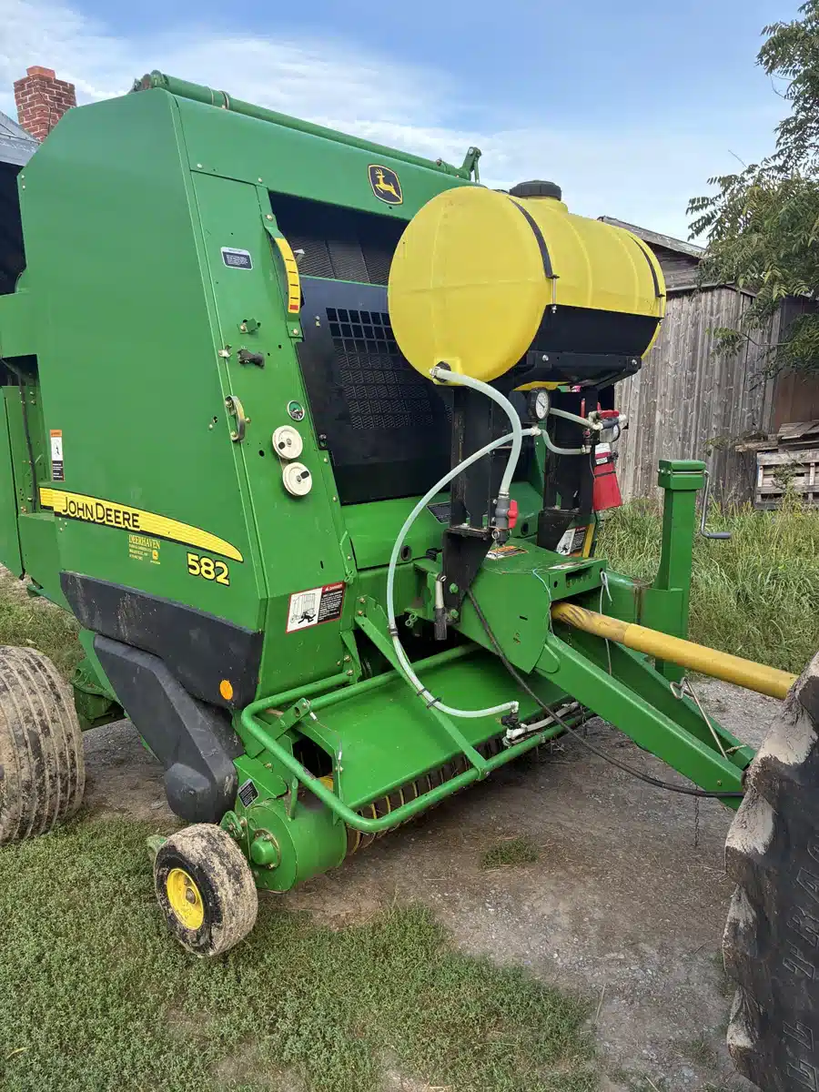 Gallery image 1 for 2008 John Deere 582SS Round Baler