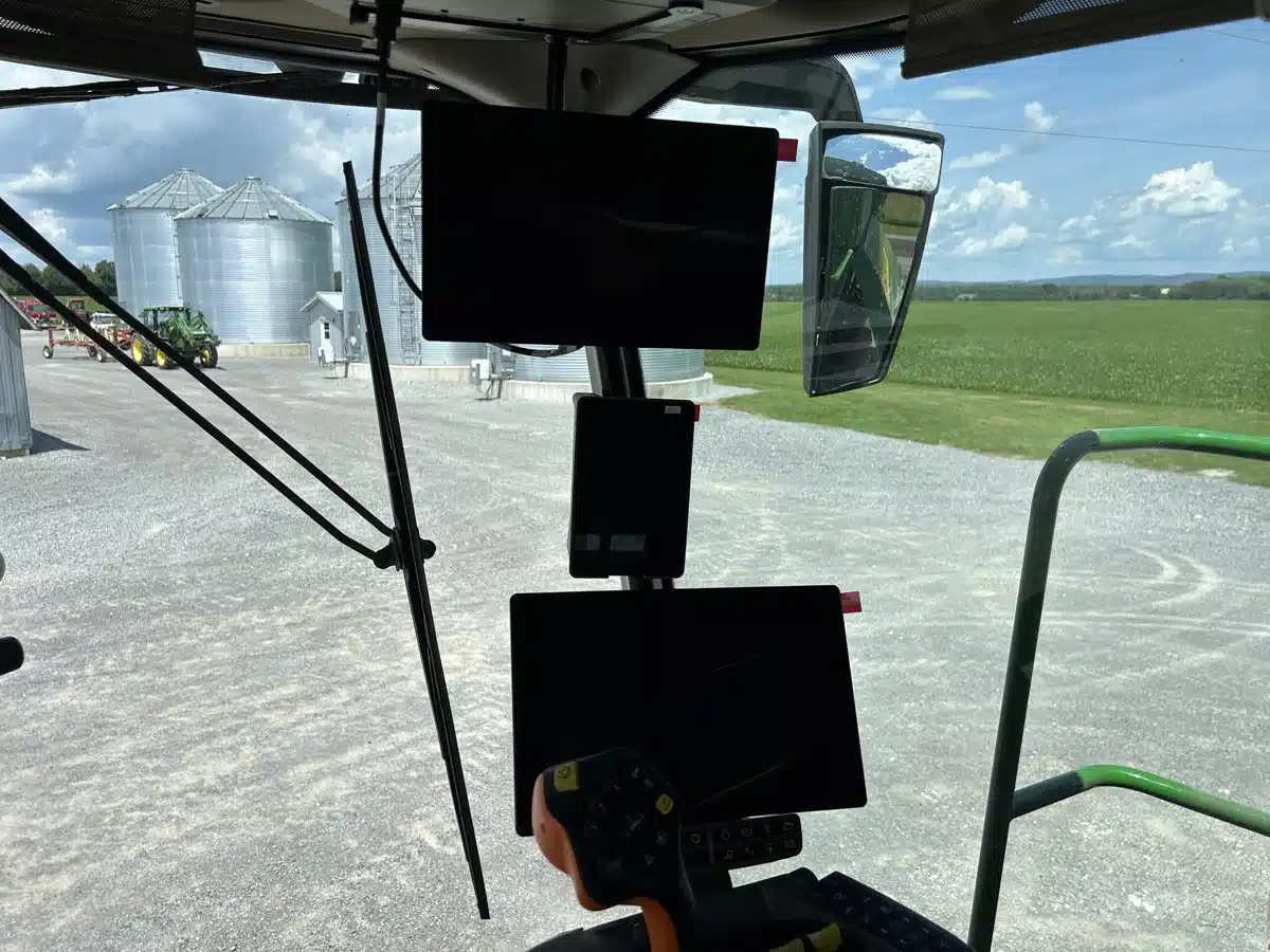 Gallery image 2 for 2025 John Deere S7 600 Combine