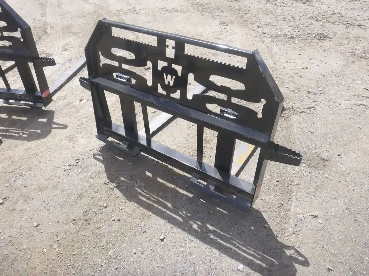 Gallery image 2 for Used 2023 Walco 3700 livres Quick Skid Steer Pallet Fork