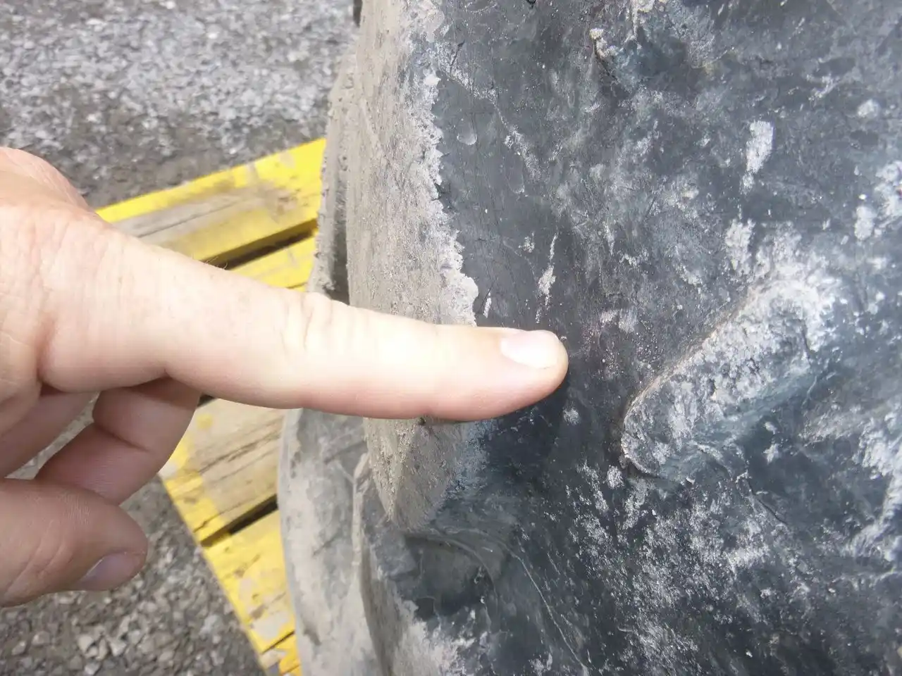 Gallery image 2 for Used Firestone Pneu 21L24 Tires