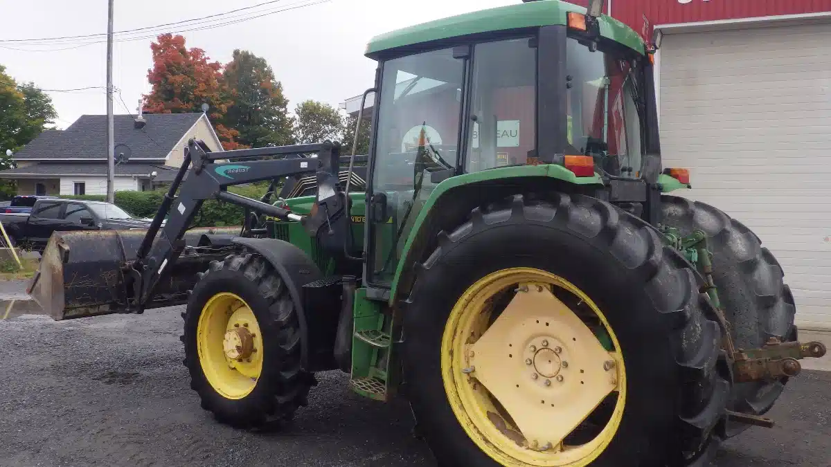 Gallery image 2 for Used 2000 John Deere 6110 Tractor