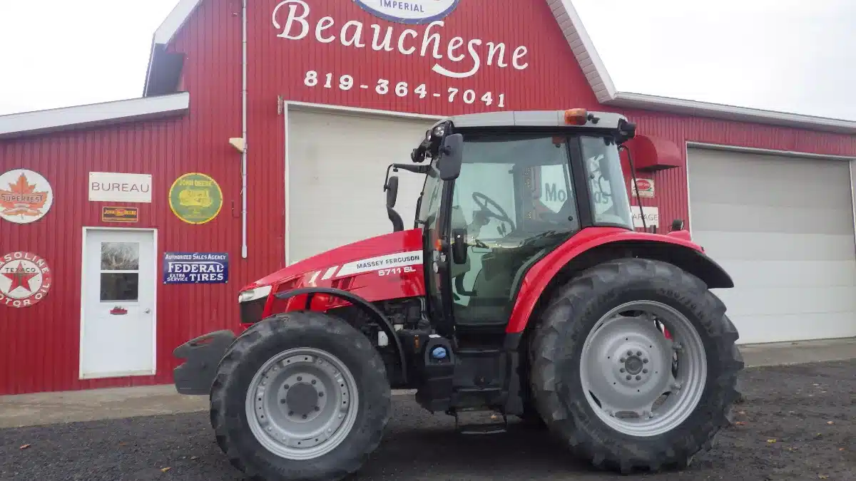 Used 2018 Massey Ferguson 5711SL Tractor