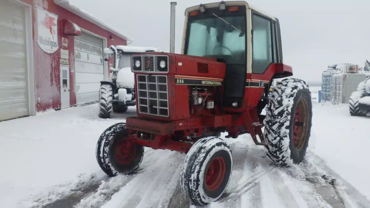 Gallery image 2 for 1983 International 886 Tractor