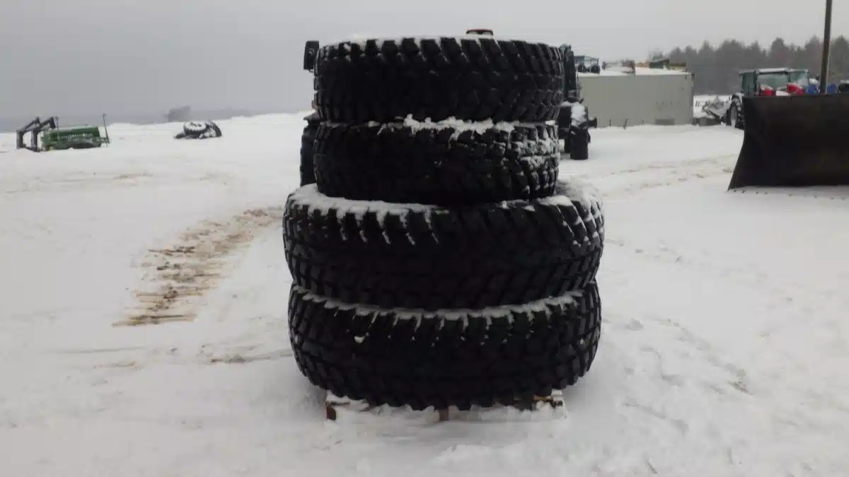 Gallery image 2 for Nokian 13.6-24 et 16.9-34 Tires