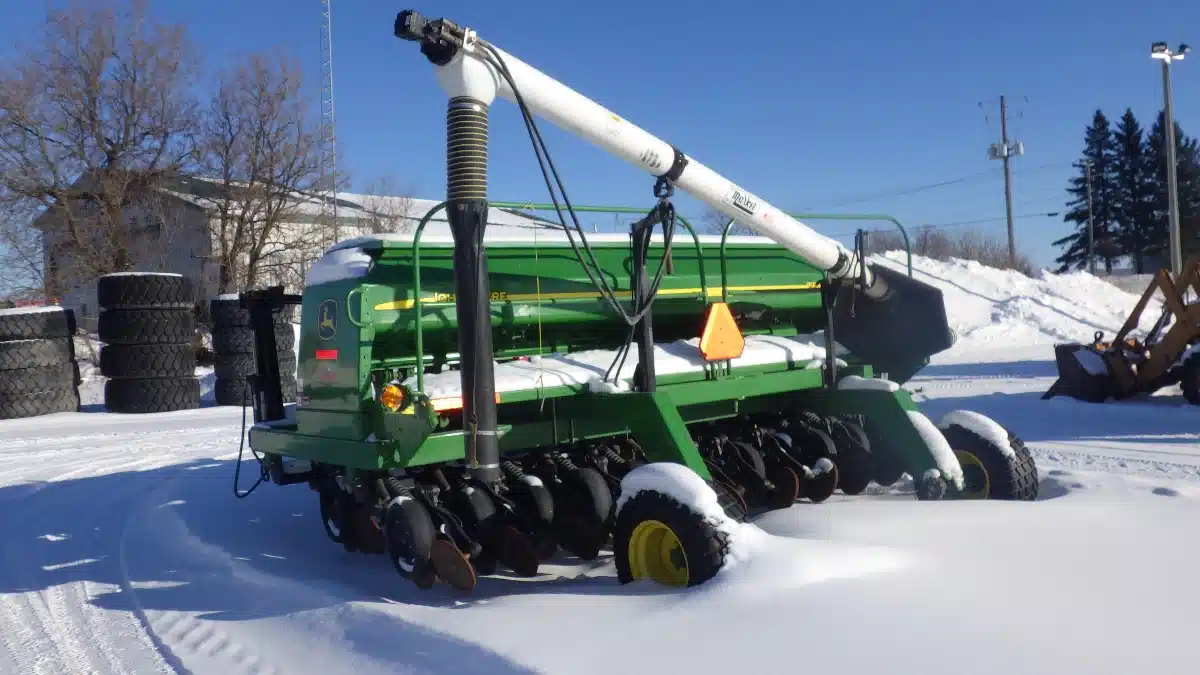 Gallery image 2 for John Deere 1590 Drill