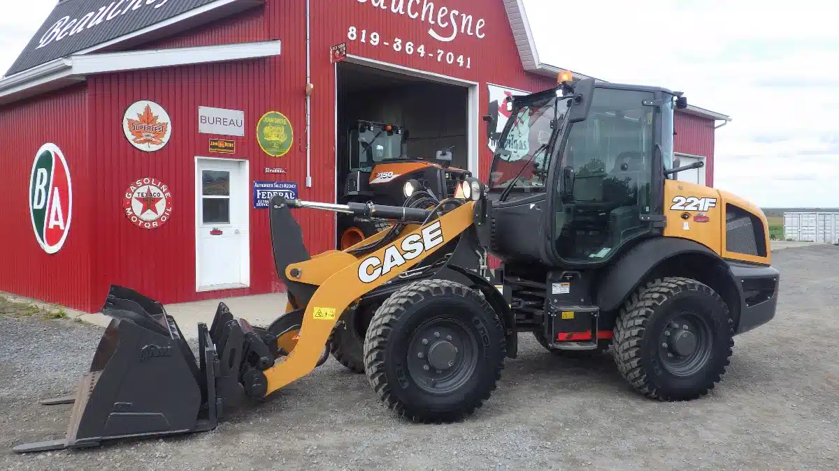 Photo de la Galerie 2 pour 2023 Case 221F Chargeur sur roues