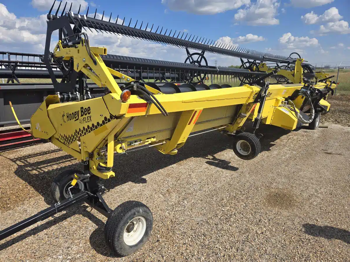 Gallery image 2 for Used 2015 Honey Bee AF240 Header Combine