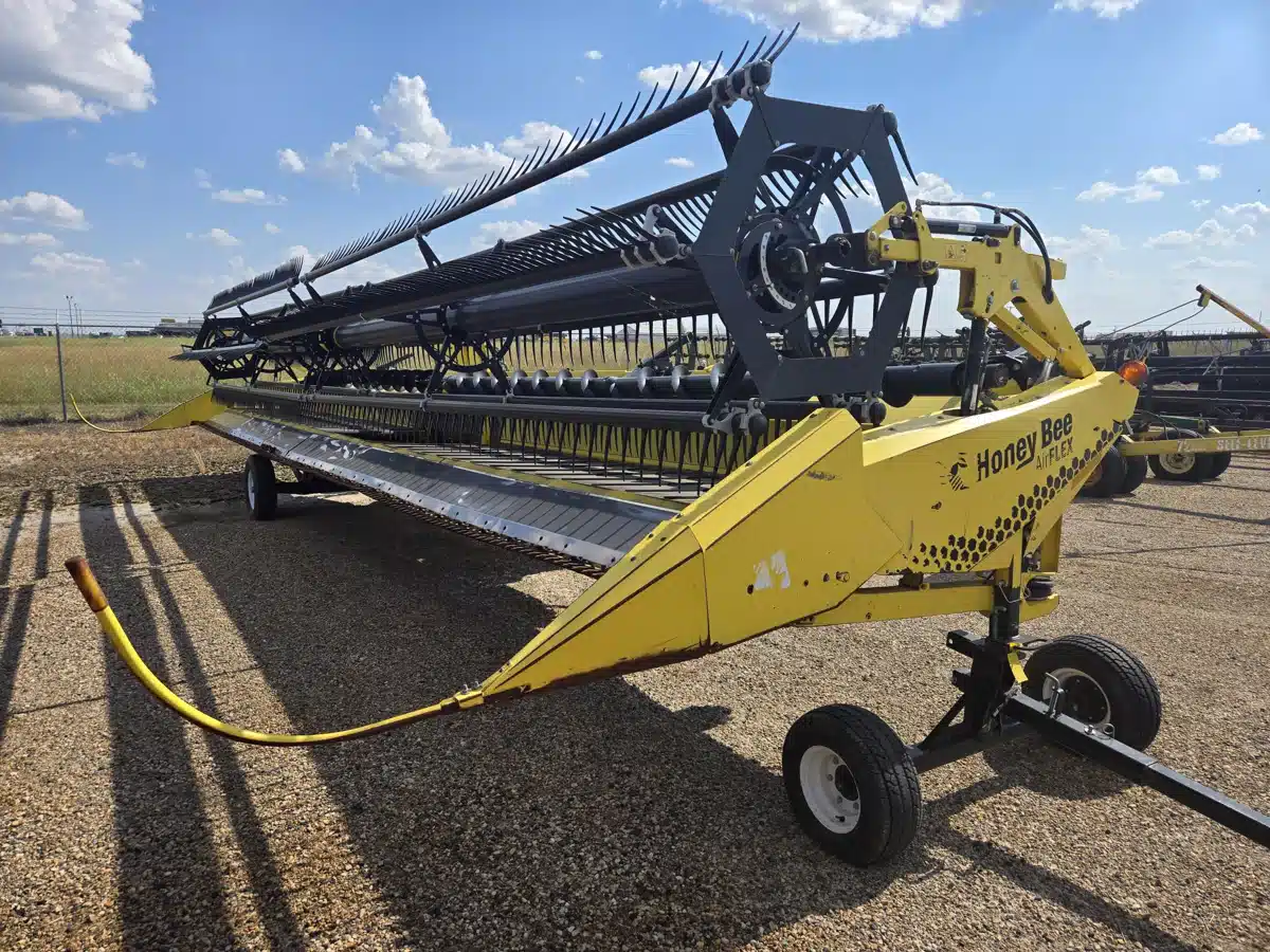 Gallery image 1 for Used 2015 Honey Bee AF240 Header Combine