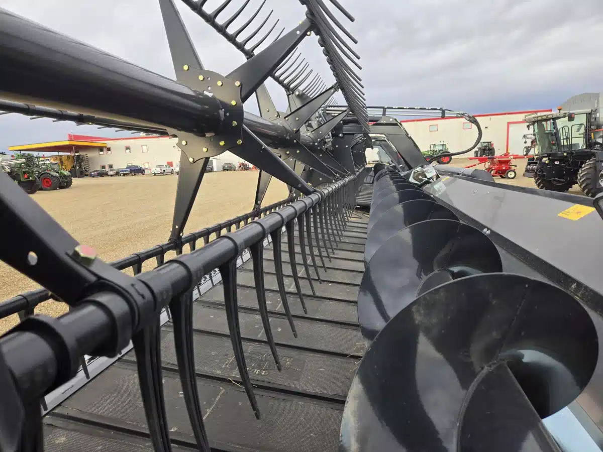 Gallery image 2 for New 2024 Geringhoff TruFlex Razor 40 Air Header Combine