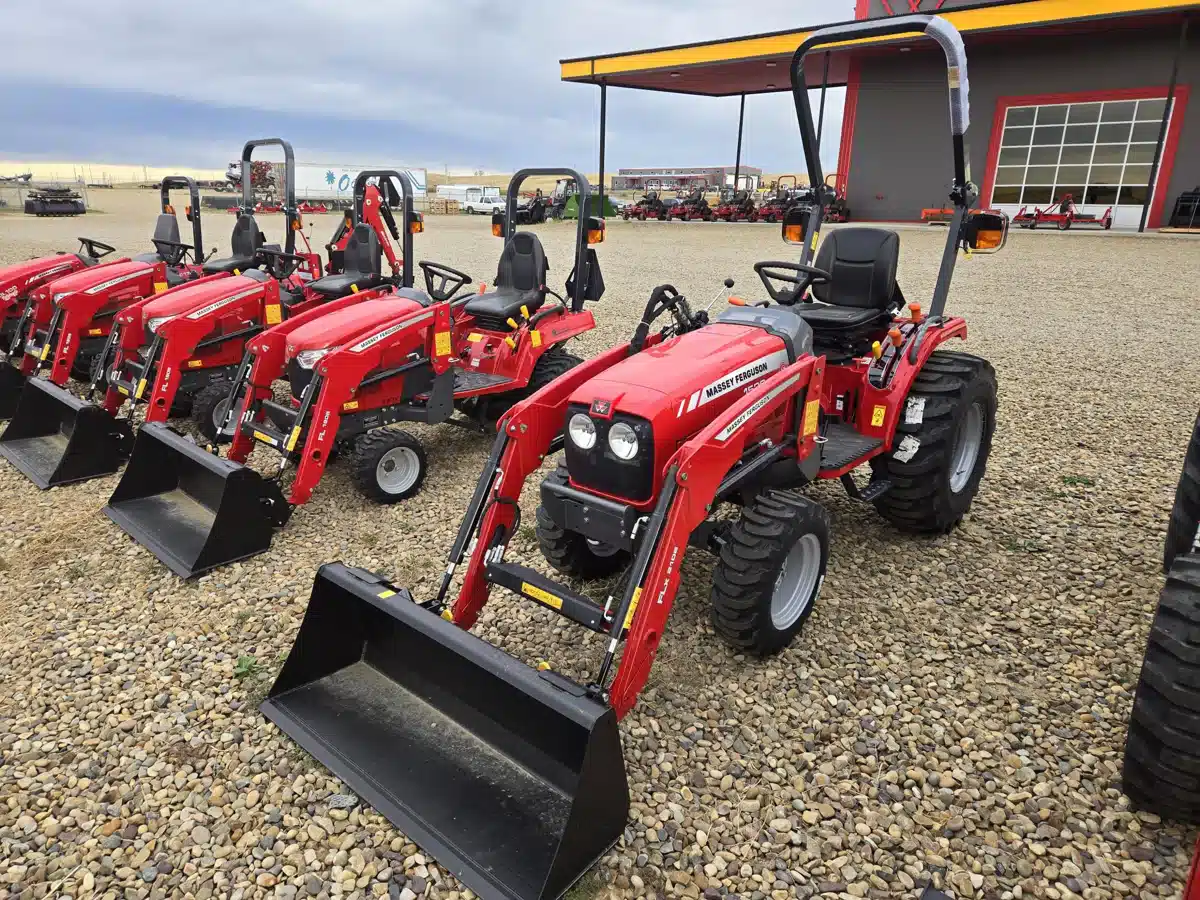 Image for New 2024 Massey Ferguson 1526 Tractor