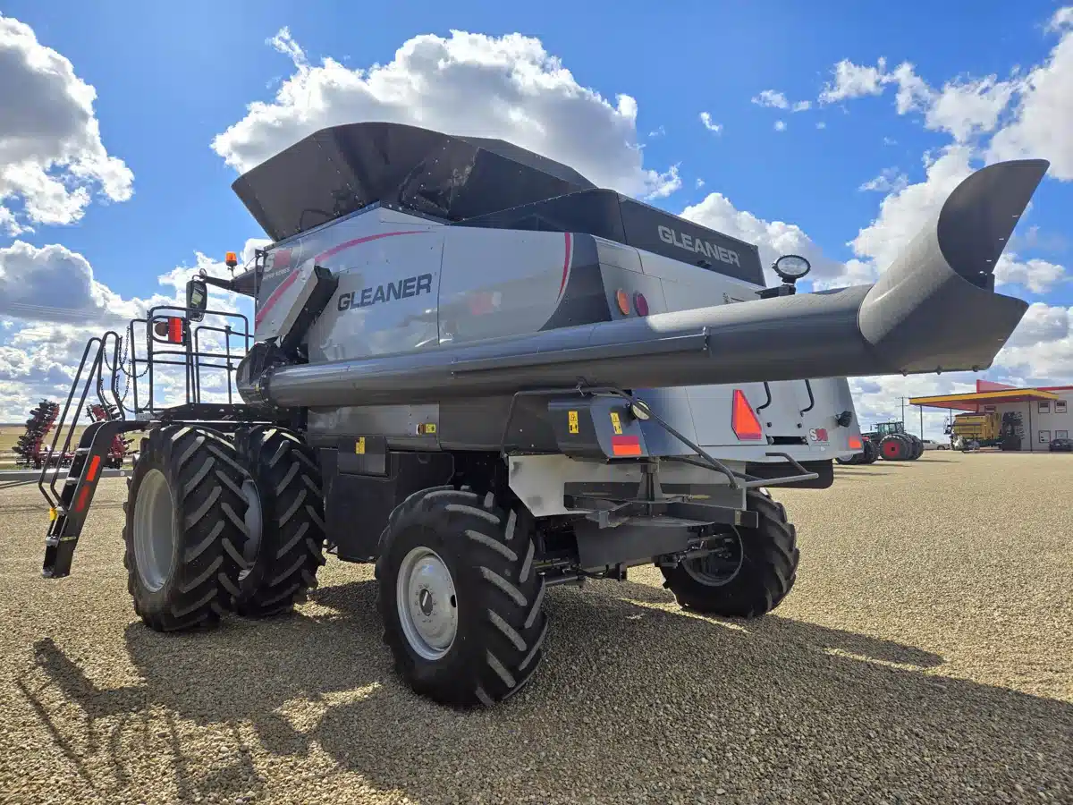 Gallery image 2 for New 2024 Gleaner S98 Combine