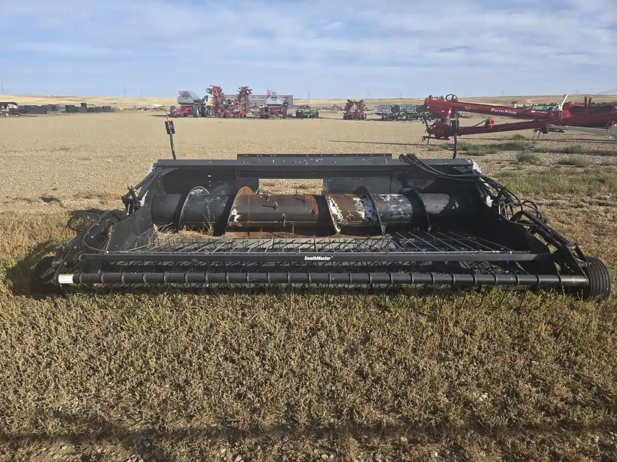 Gallery image 2 for Used 2003 Gleaner 4000 Header Combine