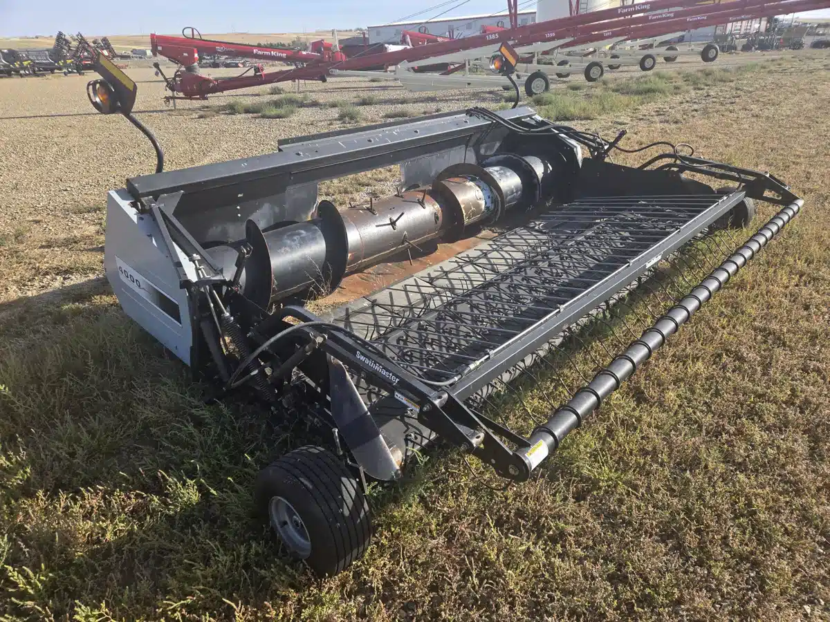 Gallery image 1 for Used 2003 Gleaner 4000 Header Combine
