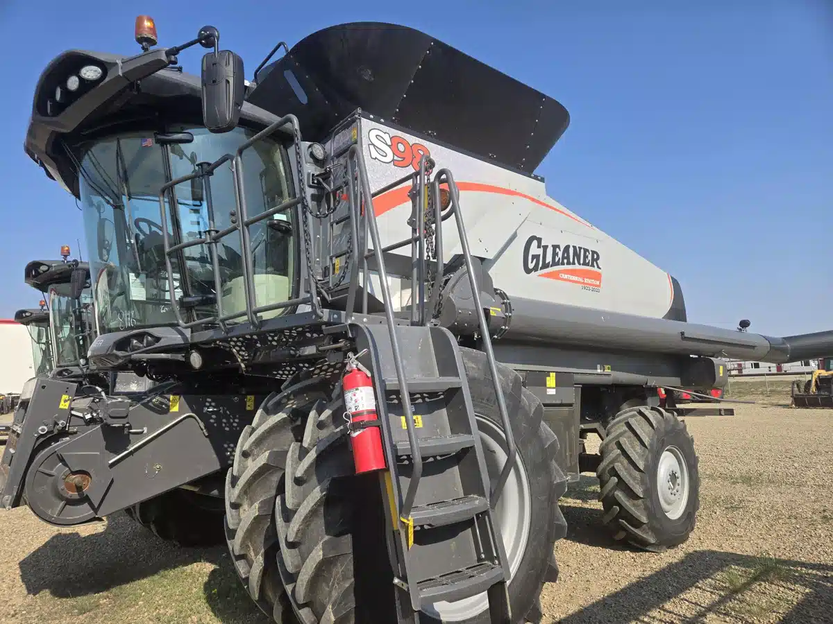 Gallery image 1 for Used 2023 Gleaner S98 Combine