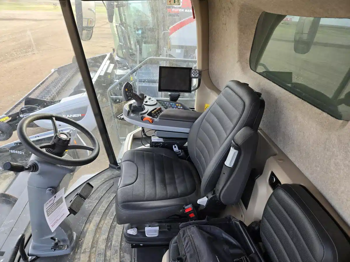 Gallery image 2 for Used 2024 Gleaner S98 Combine