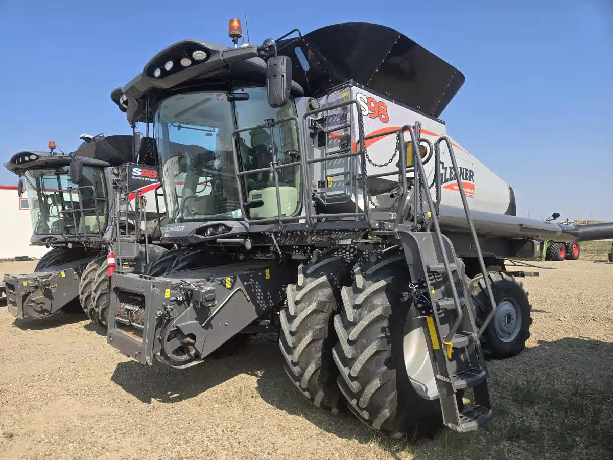 Gallery image 1 for Used 2023 Gleaner S98 Combine