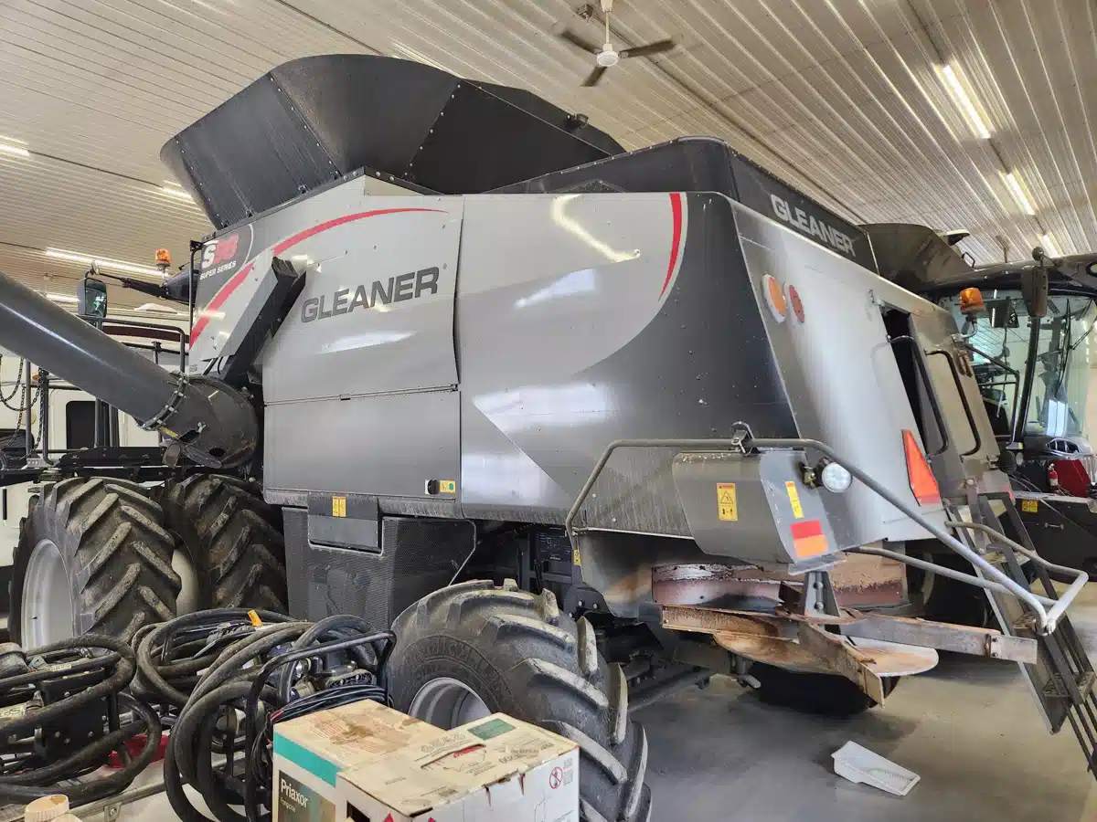 Gallery image 2 for Used 2017 Gleaner S98 Combine