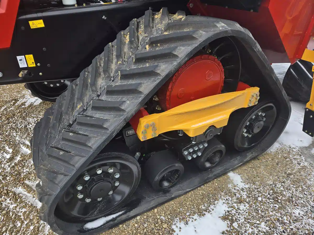 Gallery image 2 for New 2024 Versatile 620DT Tractor