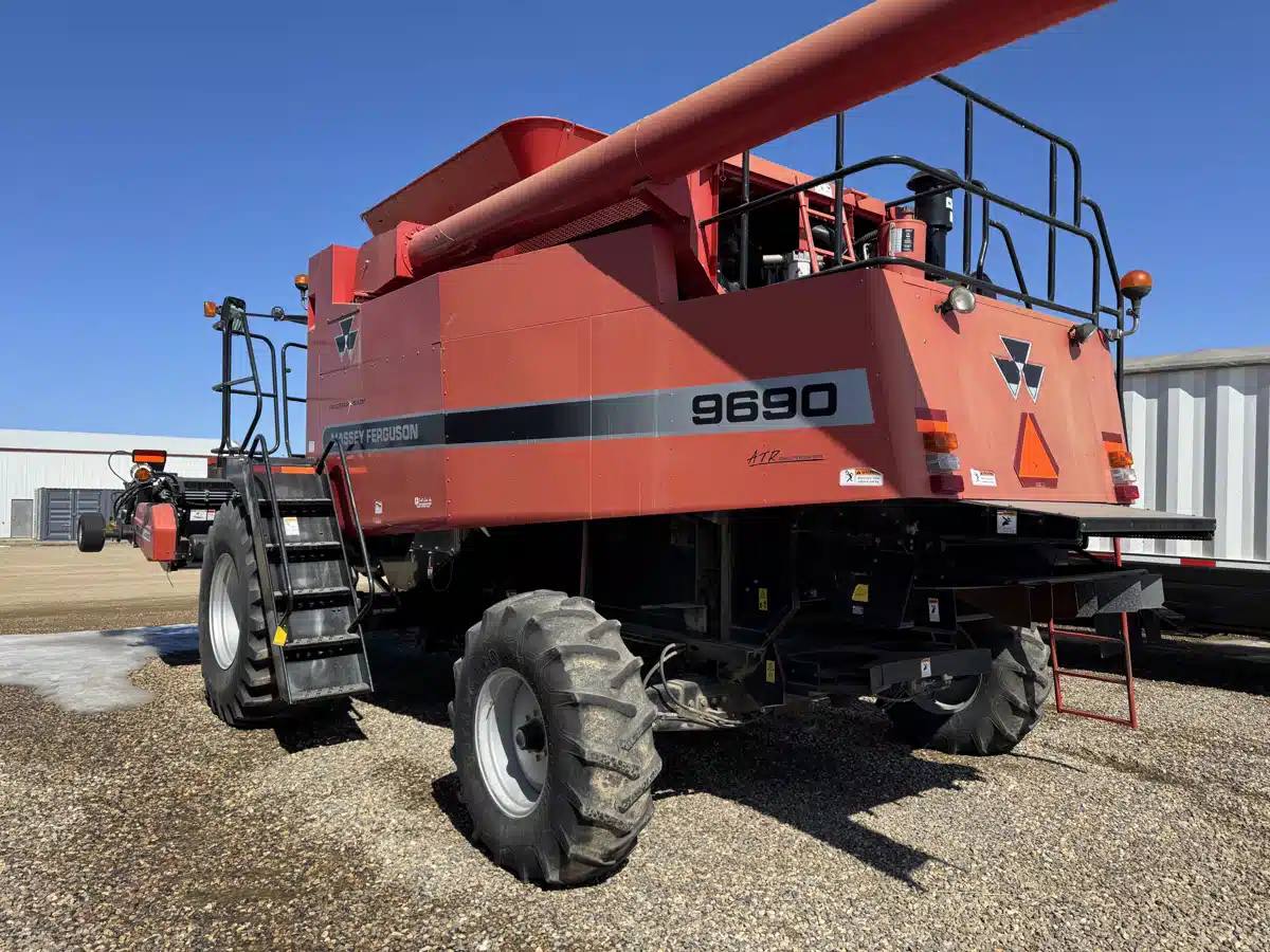 Gallery image 2 for Used 2004 Massey Ferguson 9690 Combine