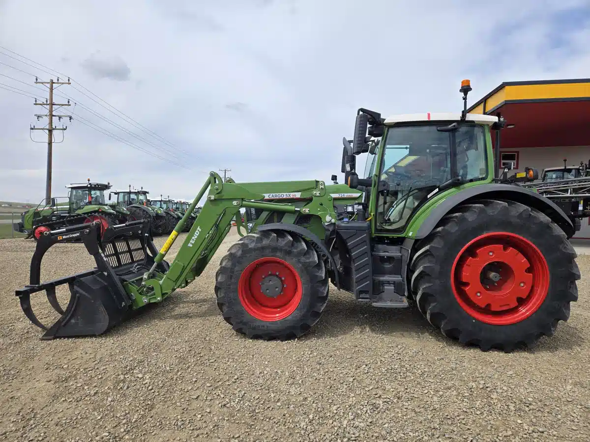 Gallery image 2 for Used 2022 Fendt 724 VARIO Tractor