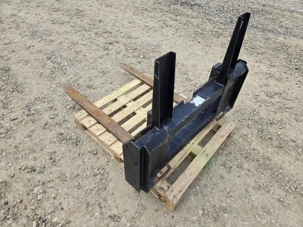 Gallery image 2 for Used 2014 Massey Ferguson 7542706M Pallet Fork