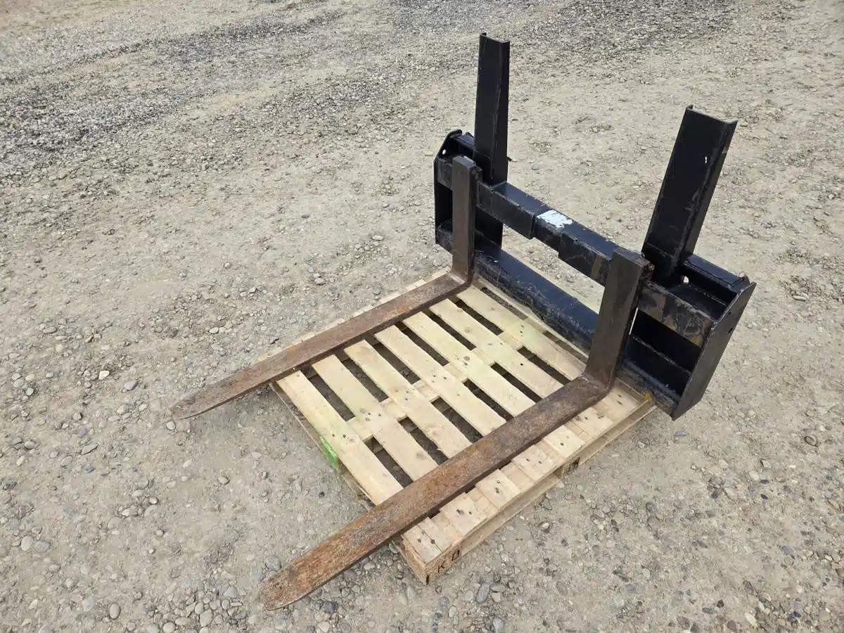 Gallery image 1 for Used 2014 Massey Ferguson 7542706M Pallet Fork