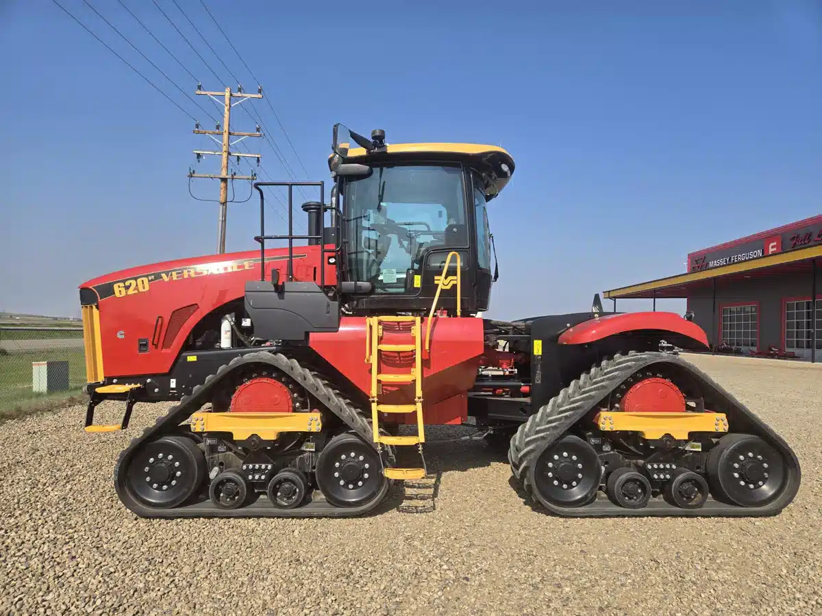 Gallery image 2 for Used 2023 Versatile 620DT Tractor