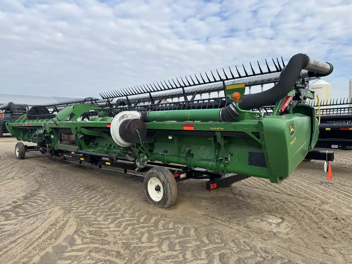 Gallery image 2 for Used 2019 John Deere 745FD Header Combine
