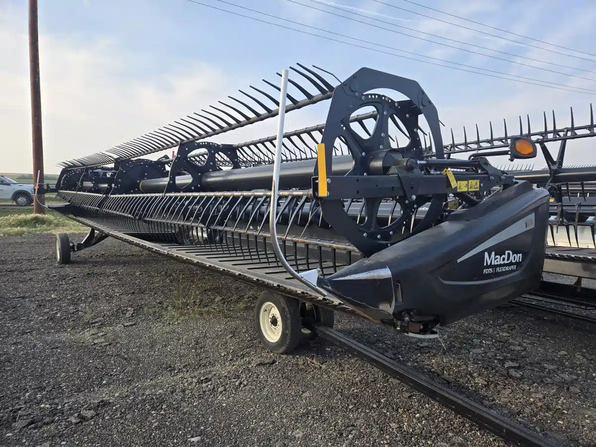Gallery image 1 for Used 2018 MacDon FD75 Header Combine