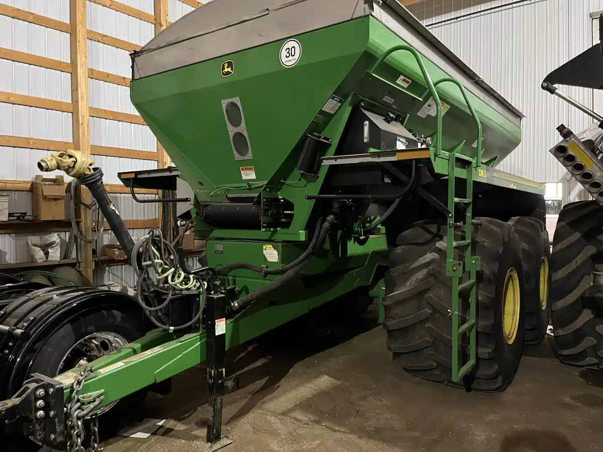 2015 John Deere DN 345 Spreader - Fertilizer