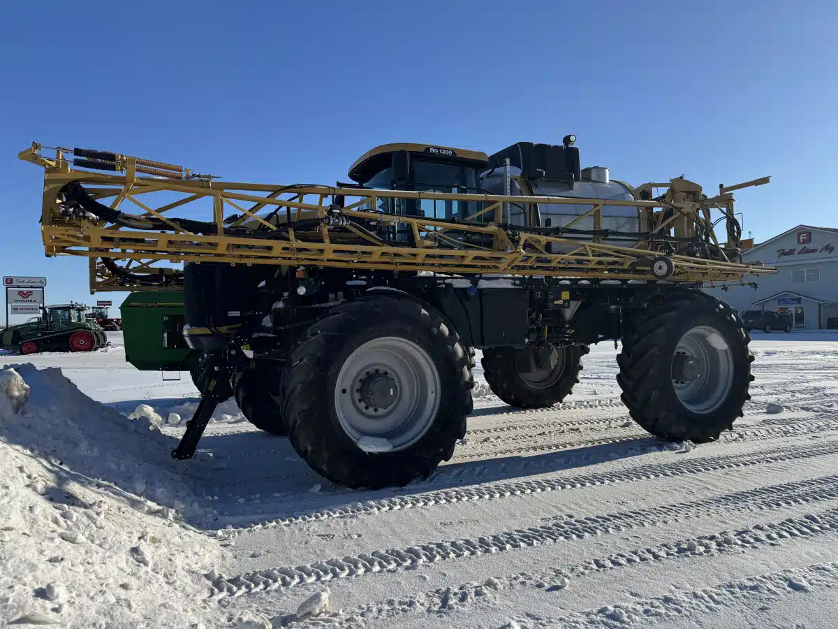 2013 RoGator RG1300 Sprayer - Self Propelled