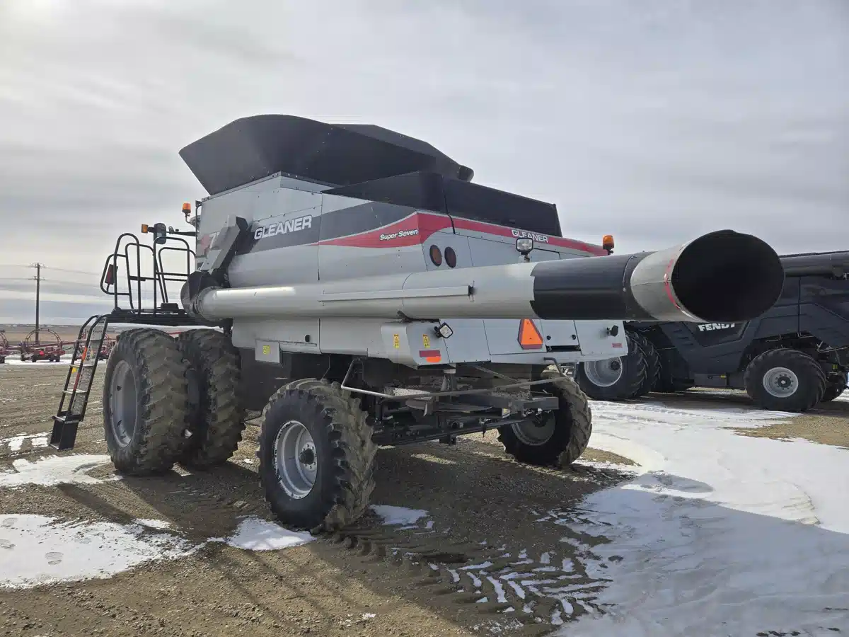 Gallery image 2 for 2011 Gleaner S77 Combine