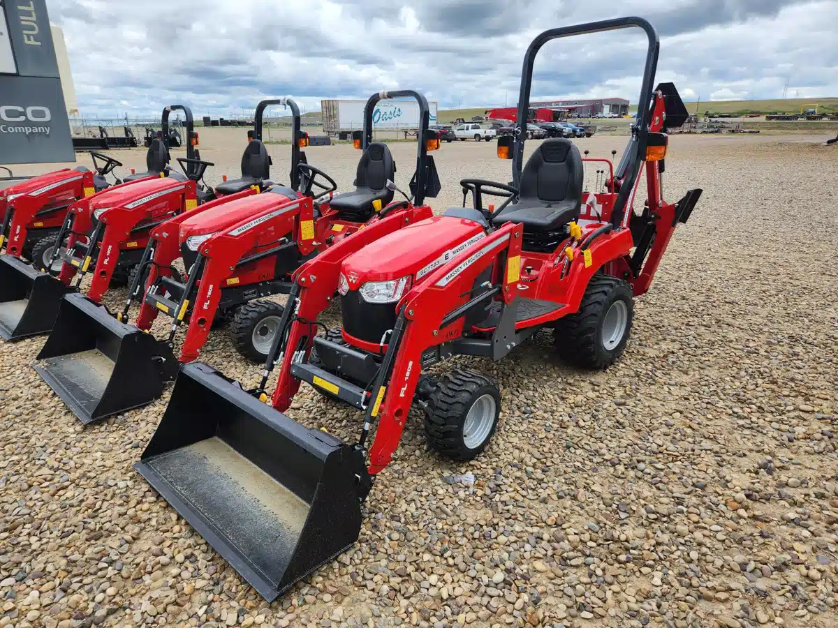 Photo de la Galerie 1 pour 2023 Massey Ferguson GC1723 Tracteur