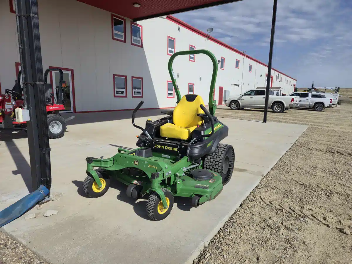 Photo de la Galerie 1 pour 2021 John Deere Z915E Tondeuse à rayon de braquage zéro