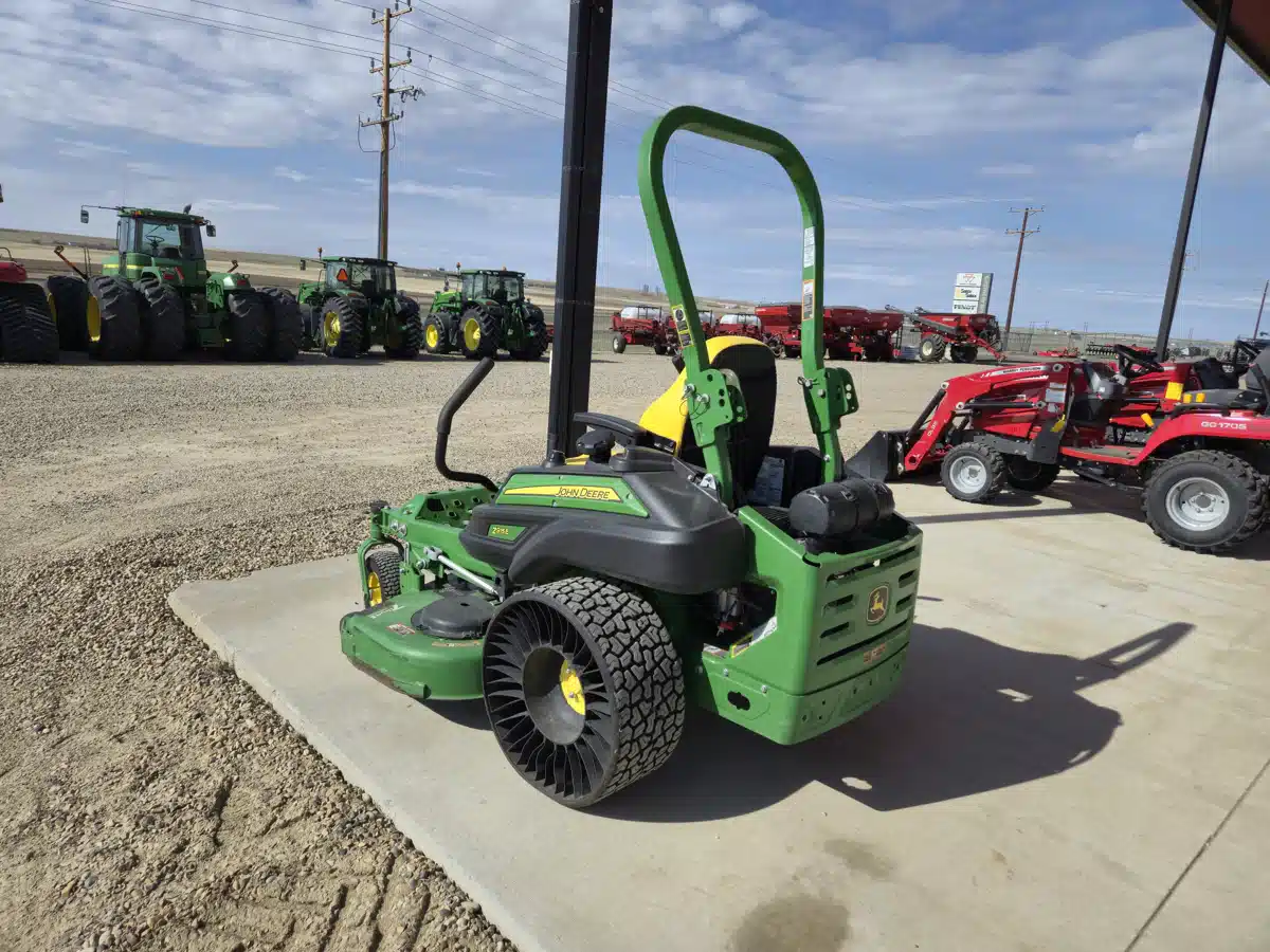 Photo de la Galerie 2 pour 2021 John Deere Z915E Tondeuse à rayon de braquage zéro