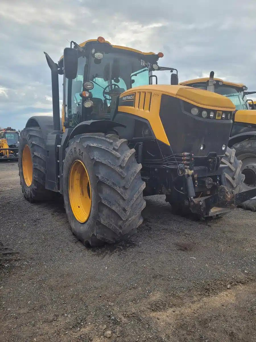 Gallery image 1 for Used 2017 JCB FASTRAC 8330 Tractor