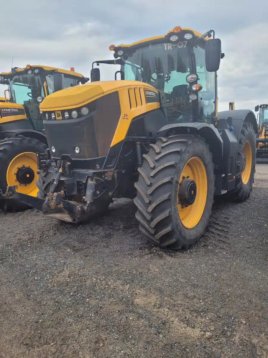 Gallery image 2 for Used 2019 JCB FASTRAC 8330 Tractor