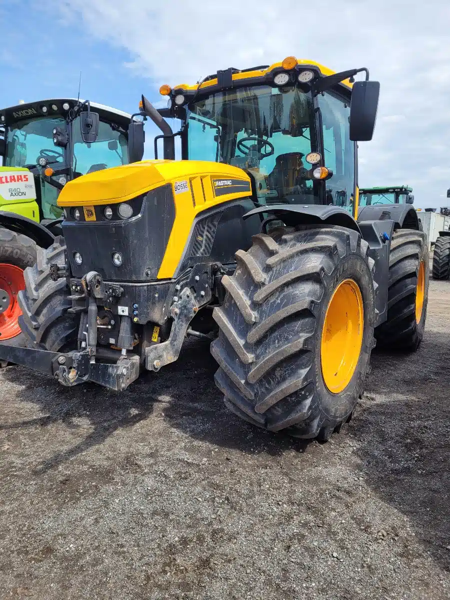 Gallery image 1 for Used 2022 JCB FASTRAC 4220 Tractor