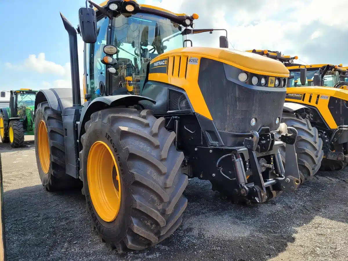 Gallery image 1 for Used 2017 JCB FASTRAC 8330 Tractor