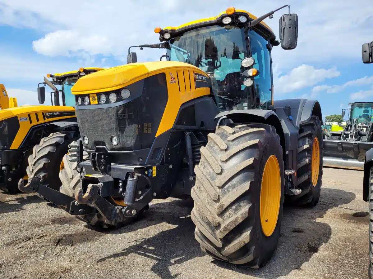 Gallery image 2 for Used 2019 JCB FASTRAC 8330 Tractor