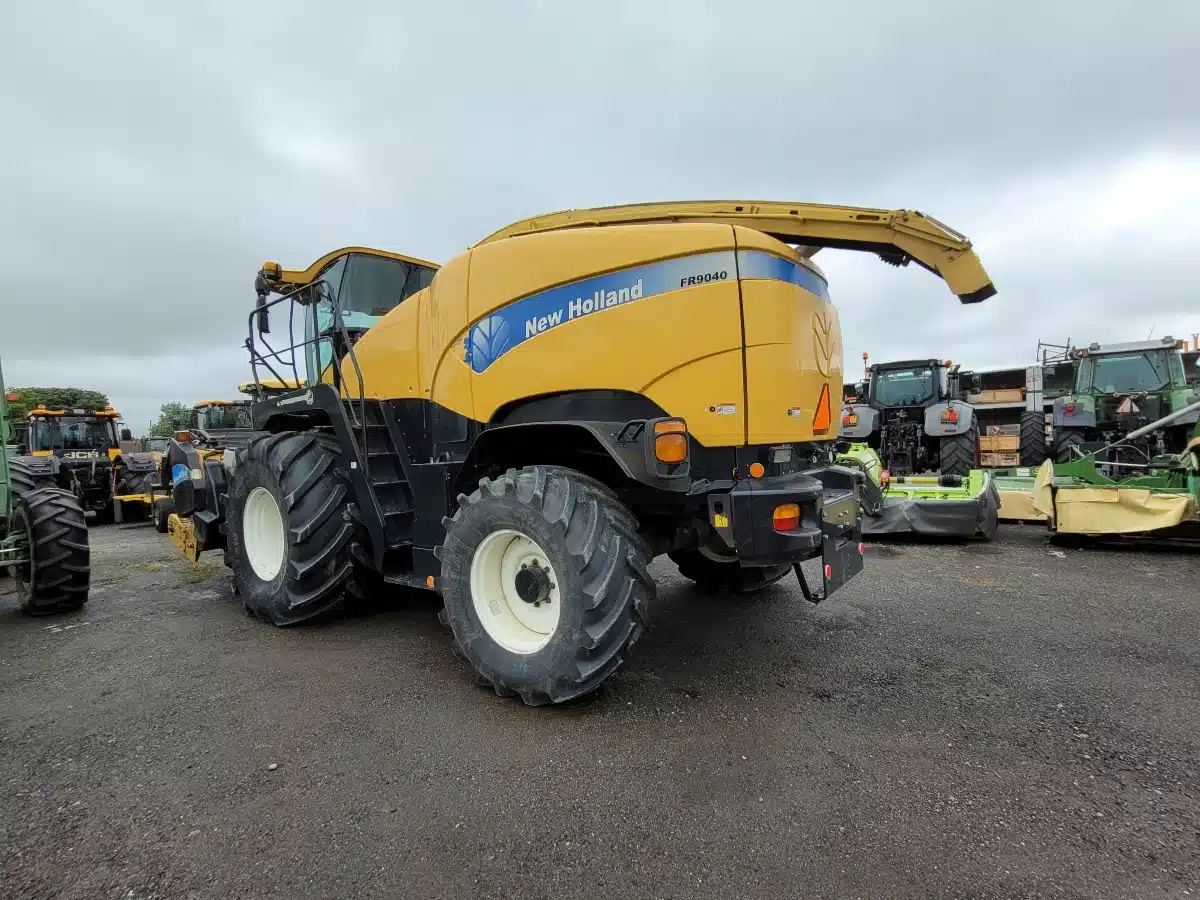 フェルン Used 2010 New Holland FR9040 Forage Harvester