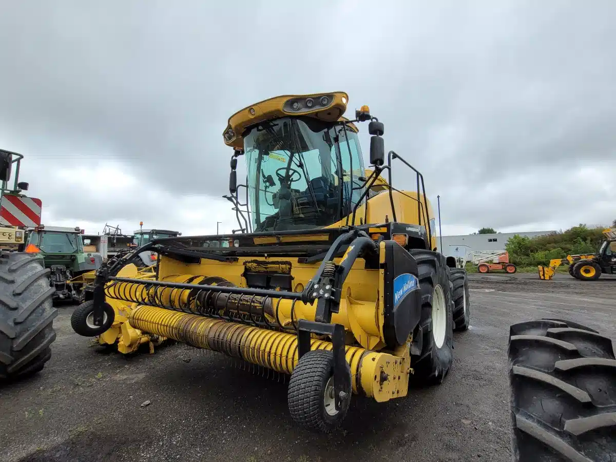 Gallery image 1 for 2010 New Holland FR9040 Forage Harvester
