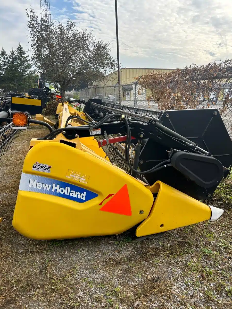 Gallery image 1 for Used 2011 New Holland 740CF Header - Flex
