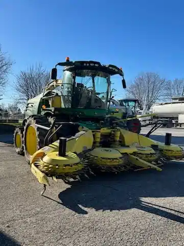 Gallery image 2 for Used 2018 John Deere 8300 Forage Harvester