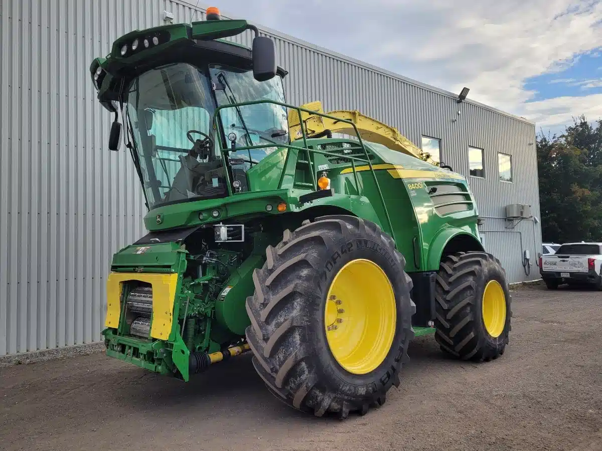 Gallery image 1 for 2018 John Deere 8400i Forage Harvester