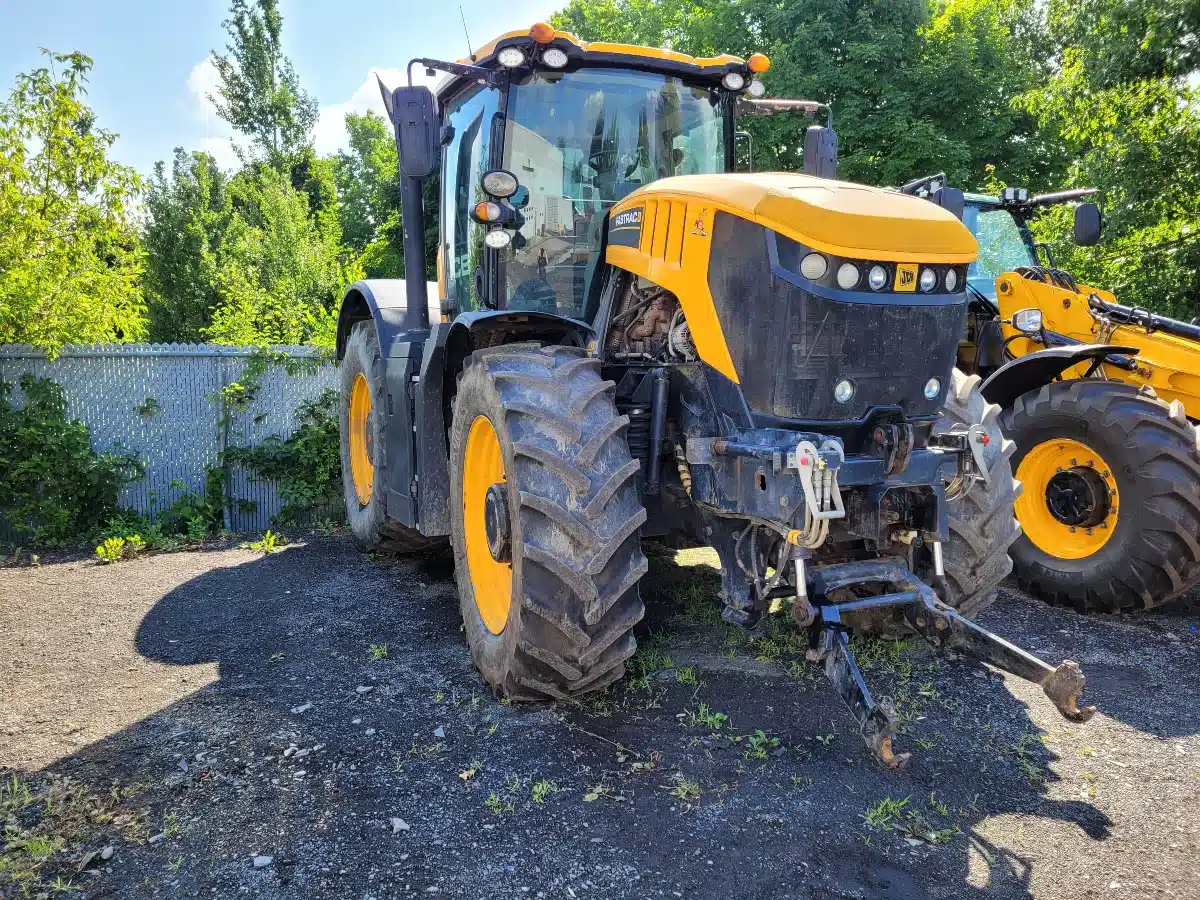 Gallery image 1 for Used 2018 JCB FASTRAC 8330 Tractor
