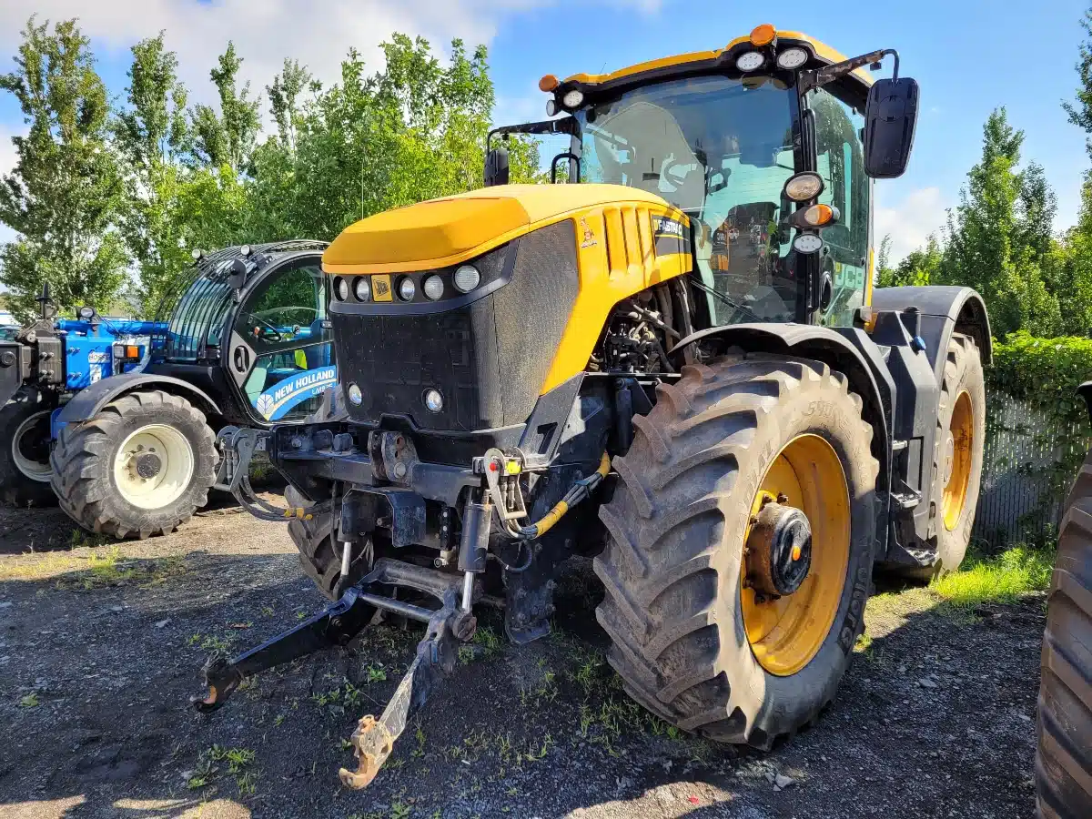 Gallery image 2 for Used 2018 JCB FASTRAC 8330 Tractor