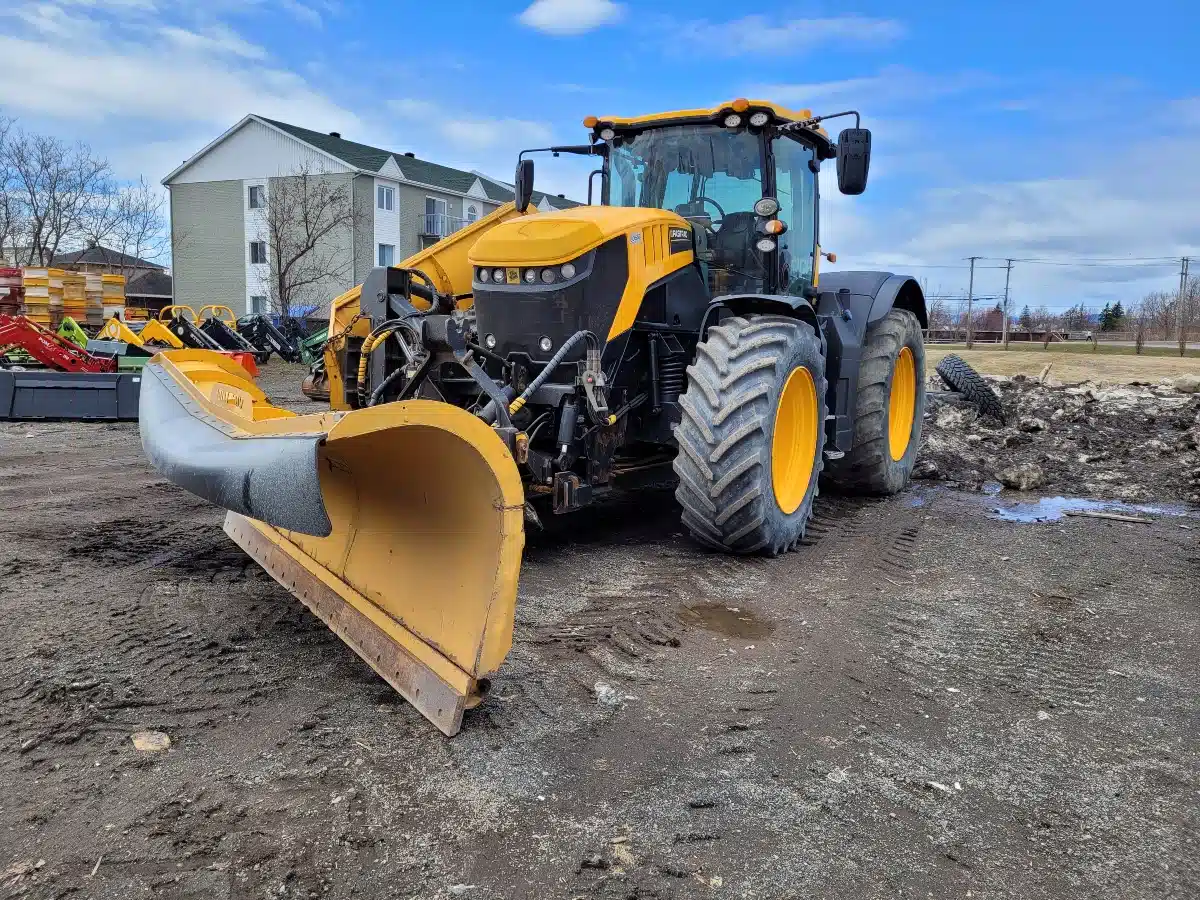 Gallery image 2 for Used 2019 JCB FASTRAC 8330 Tractor