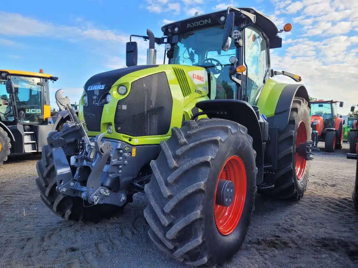 Gallery image 2 for Used 2024 CLAAS AXION 880 Tractor